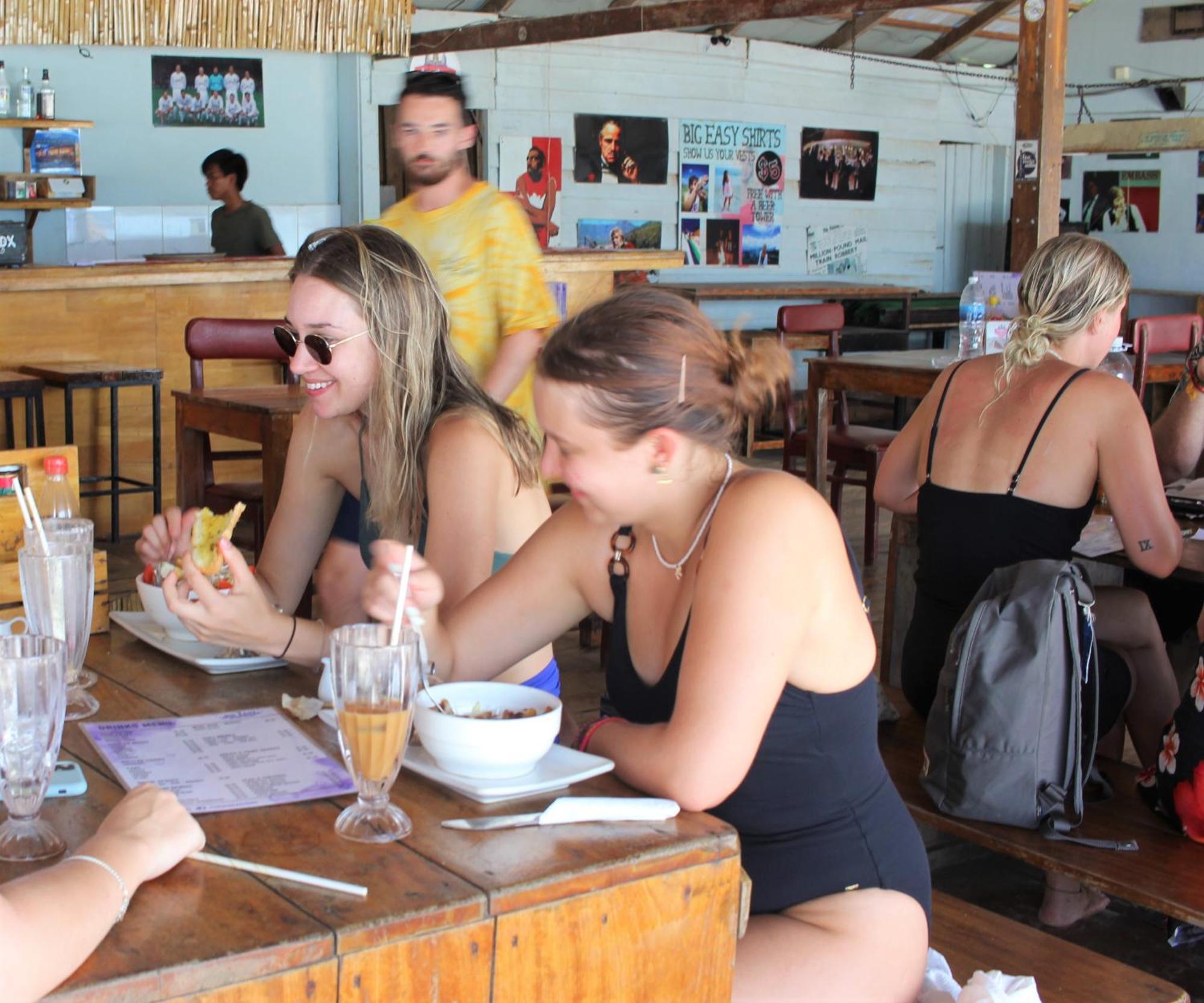 The Big Easy Koh Rong Samloem Hostel เกาะรงสำลน ภายนอก รูปภาพ