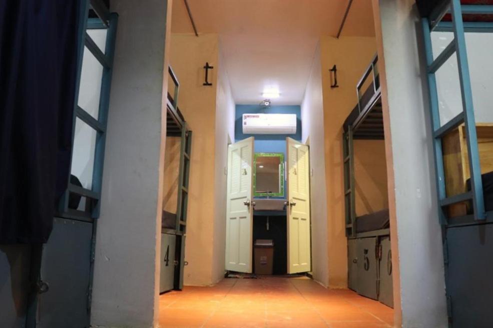 The Big Easy Koh Rong Samloem Hostel เกาะรงสำลน ภายนอก รูปภาพ