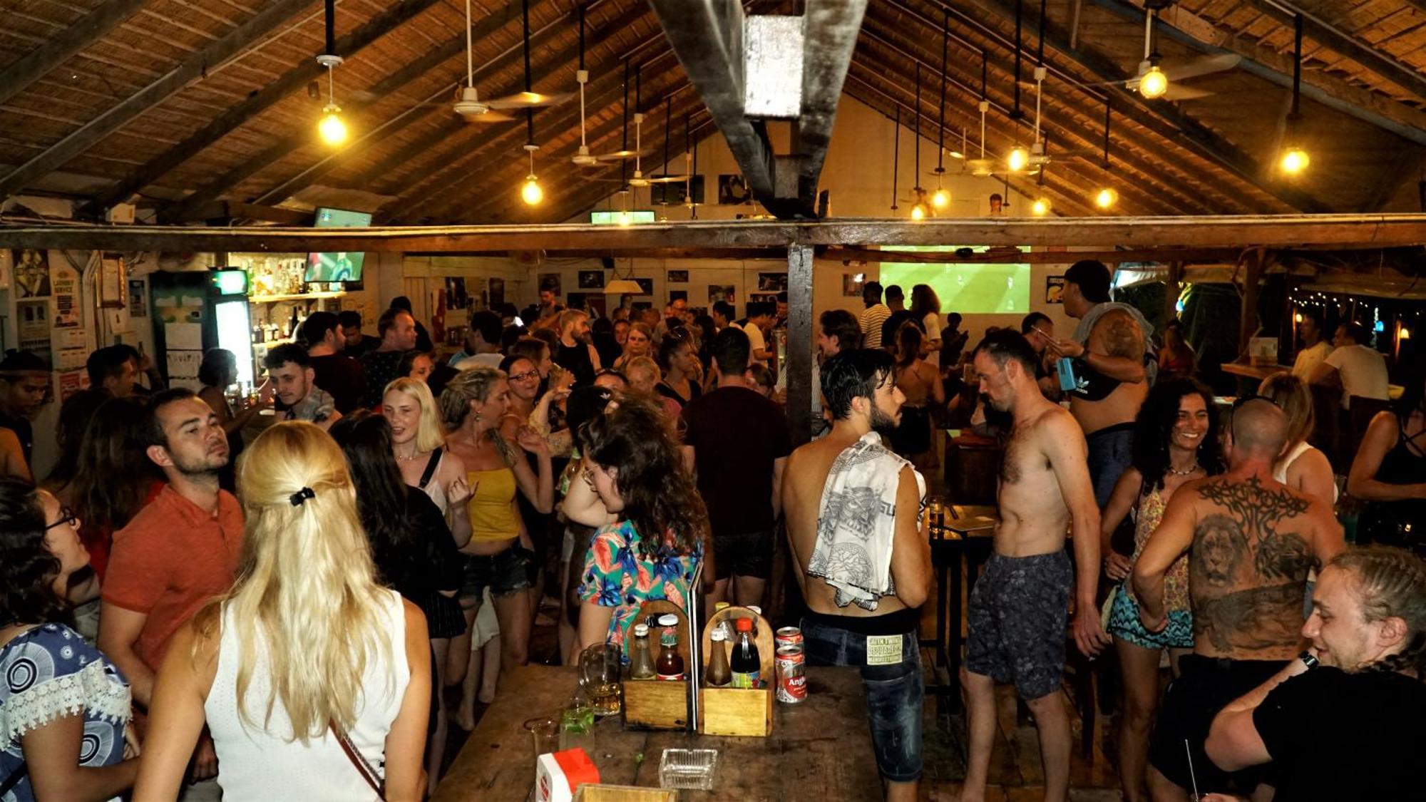 The Big Easy Koh Rong Samloem Hostel เกาะรงสำลน ภายนอก รูปภาพ